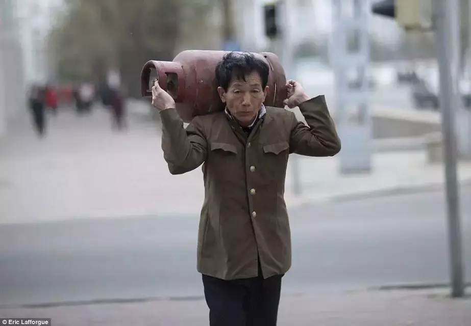 insideNorthKorea06.webp