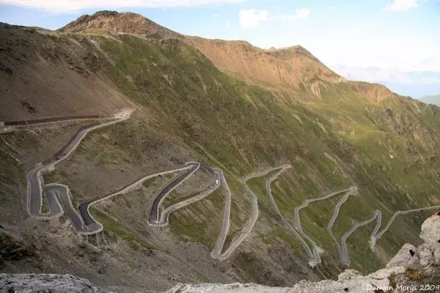 1077-640x427.webp