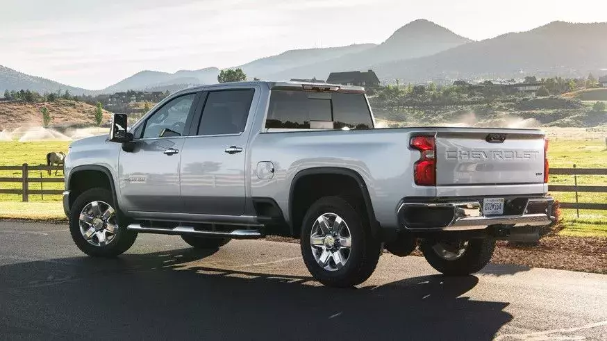 chevrolet-silverado-2500-hd-ltz-z71-crew-cab-49.webp