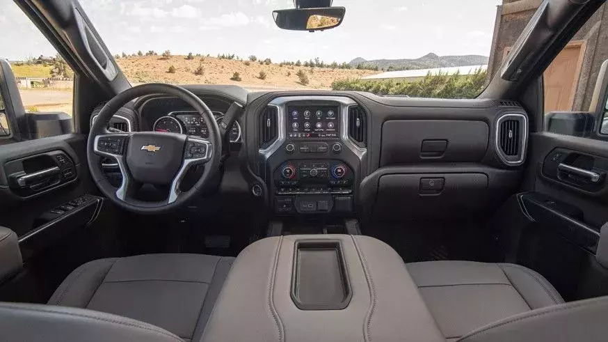 chevrolet-silverado-2500-hd-ltz-z71-crew-cab-64.webp