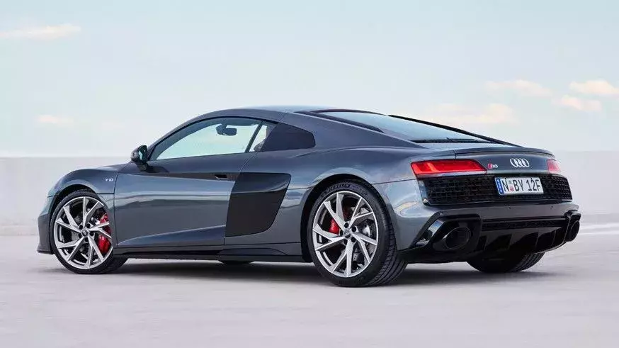 audi-r8-v10-rwd-coupe-902.webp audi-r8-v10-rwd-coupe-902.webp